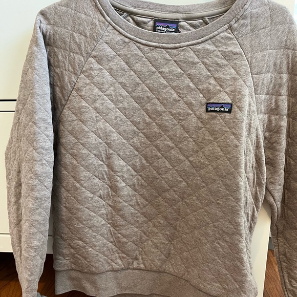 Patagonia Tops - Patagonia quilted crewneck sweatshirt Women’s Medium